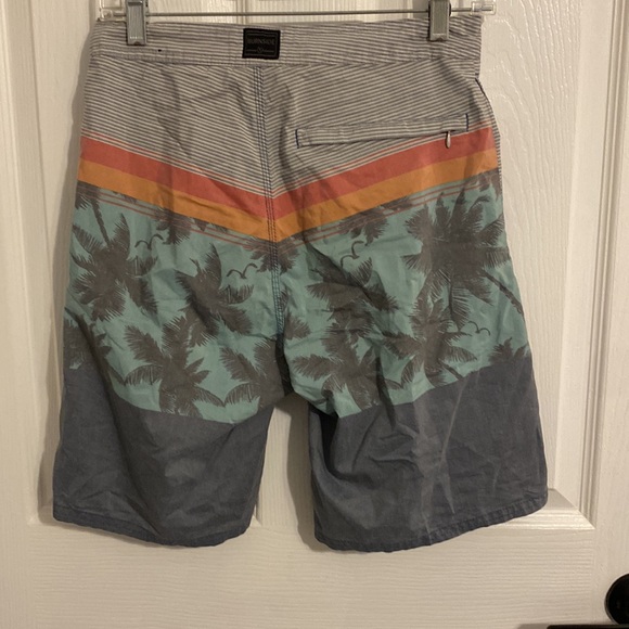 Burnside Men’s Board Shorts size 28 regular, EUC, gently worn - Picture 2 of 6